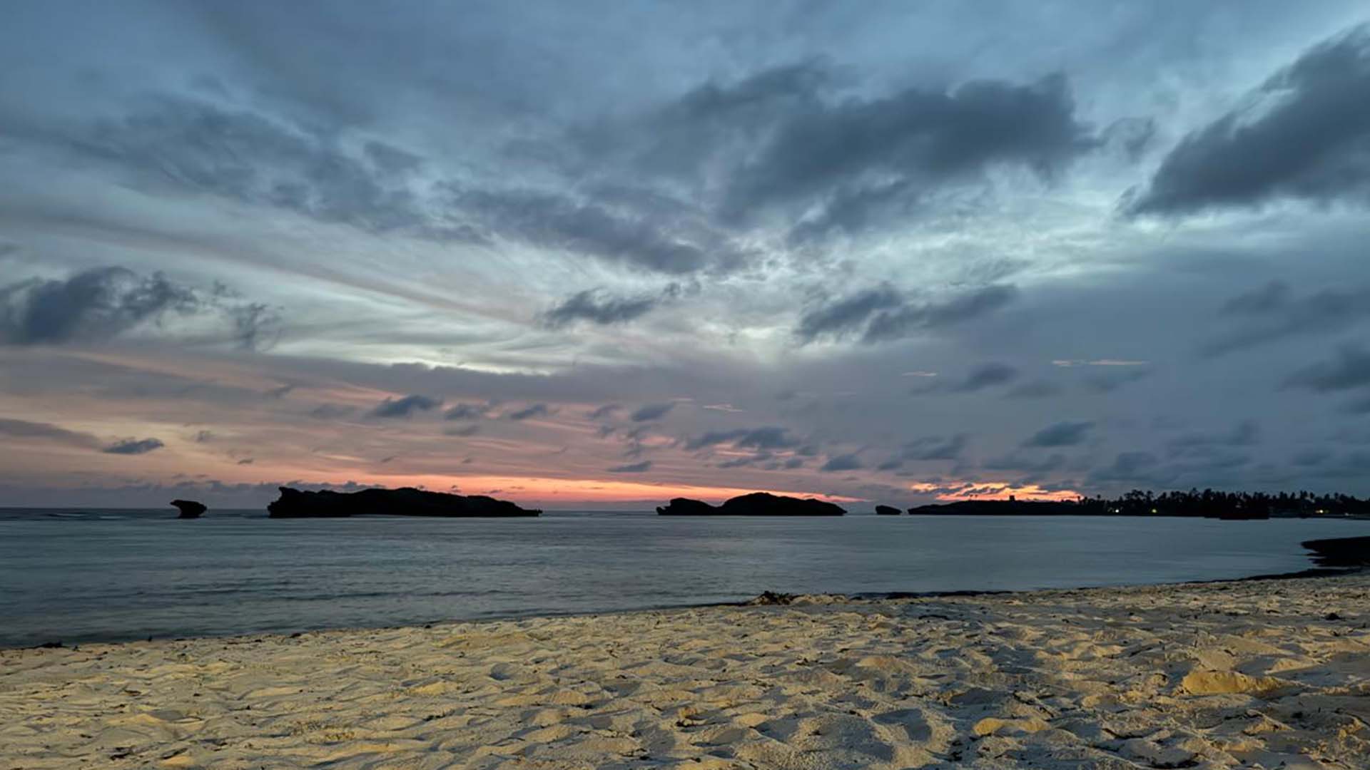 Front view of Papa Remo beach